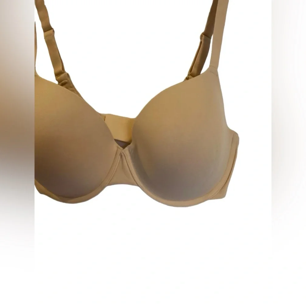 NWT Skims t-shirt Demi bra Size 34DD